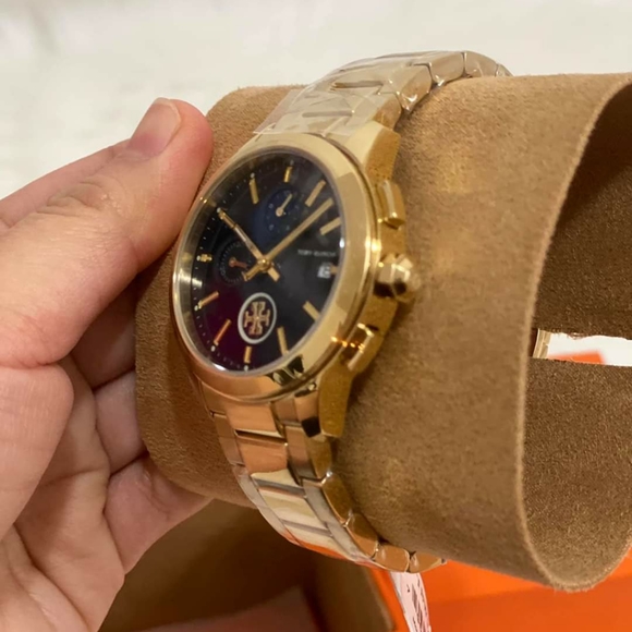 TORY BURCH COLLIN WATCH - Picture 2 of 4